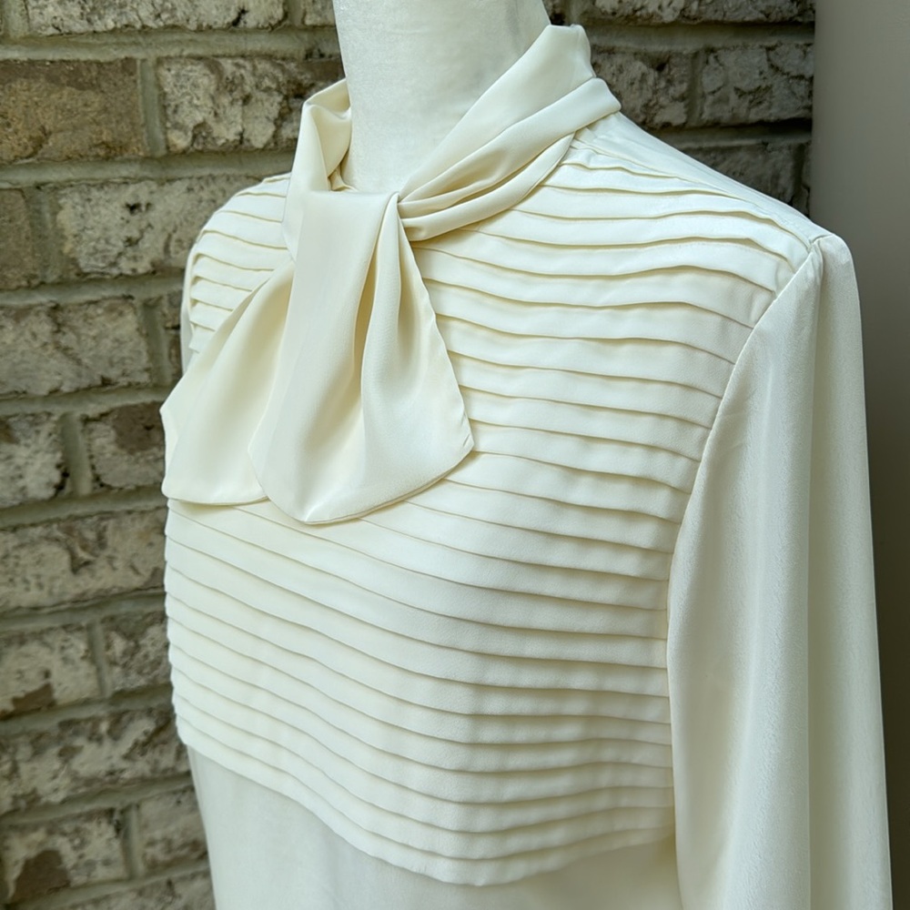 Vintage Soft Ivory Cream Tie Front Blouse - 8 Petite - Picture 2 of 14